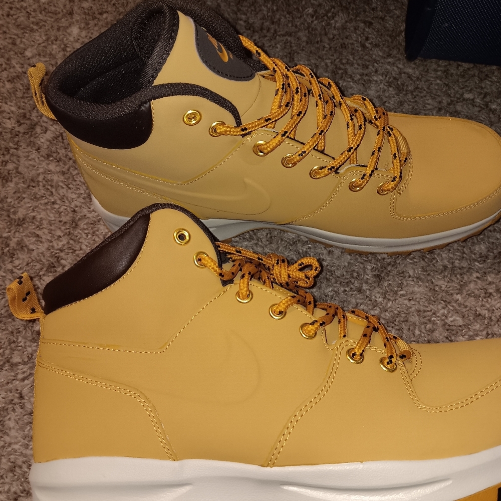 Nike Manoa Mustard Yellow Boots - Picture 2 of 2